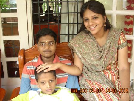 Sriranjani with her brother Shankar Prasad (on lap) and cousin vocalist Gokul Chandramouli 